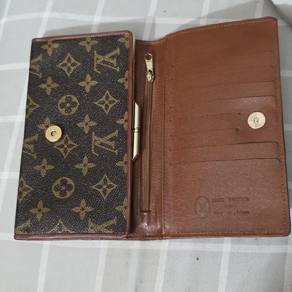 Louis Vuitton Monogram Wallet - Picture 2 of 12